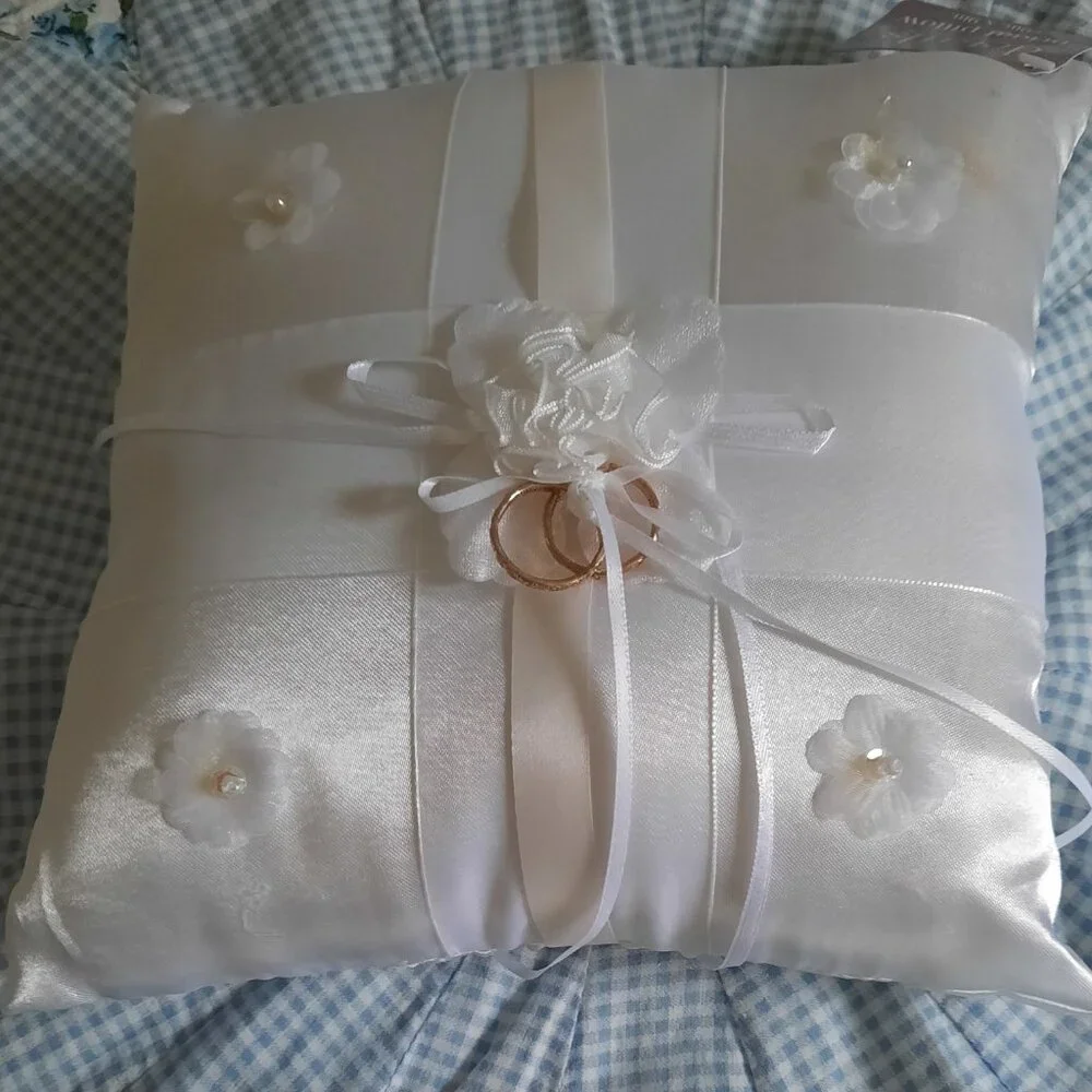 Wedding Dress Classic White Southern Sophisticated Flowy Sleeveless A Line - Picture 5 of 12